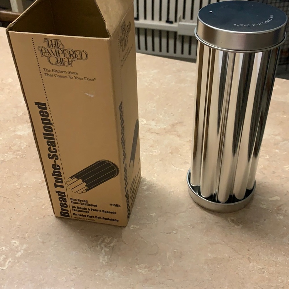 Pampered chef bread tube scalloped
